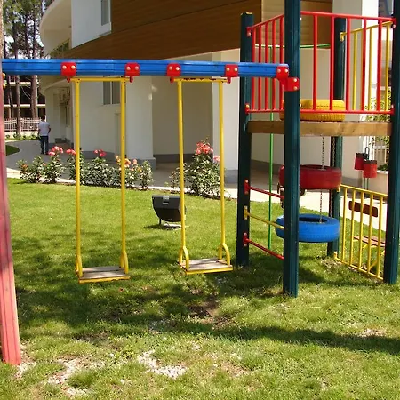 Golden Apartment Warna